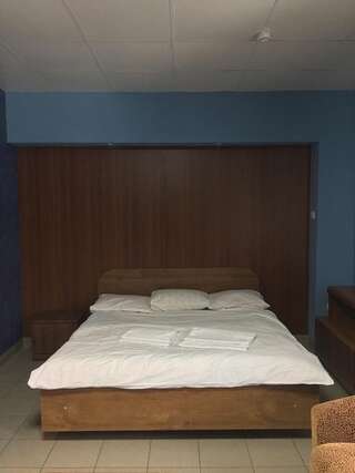 Гостиница Рябинка Чебоксары  Улучшенный двухместный номер с 2 отдельными кроватями-5